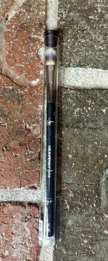 it Cosmetics Heavenly Luxe Tapered All-Over Shadow Brush No. 27 NEW in Box
